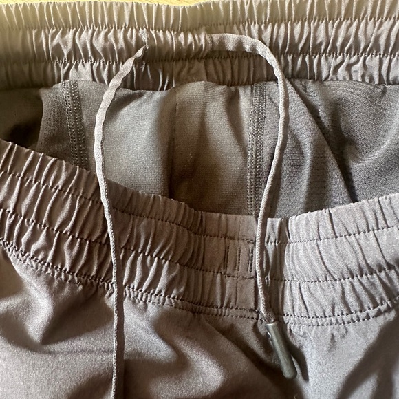 Lululemon Pace Breaker Shorts 9"-Size Small-Black - Picture 6 of 10